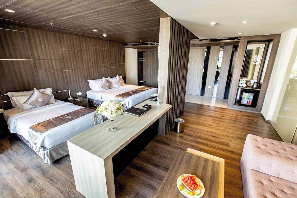 Suite, Balcony