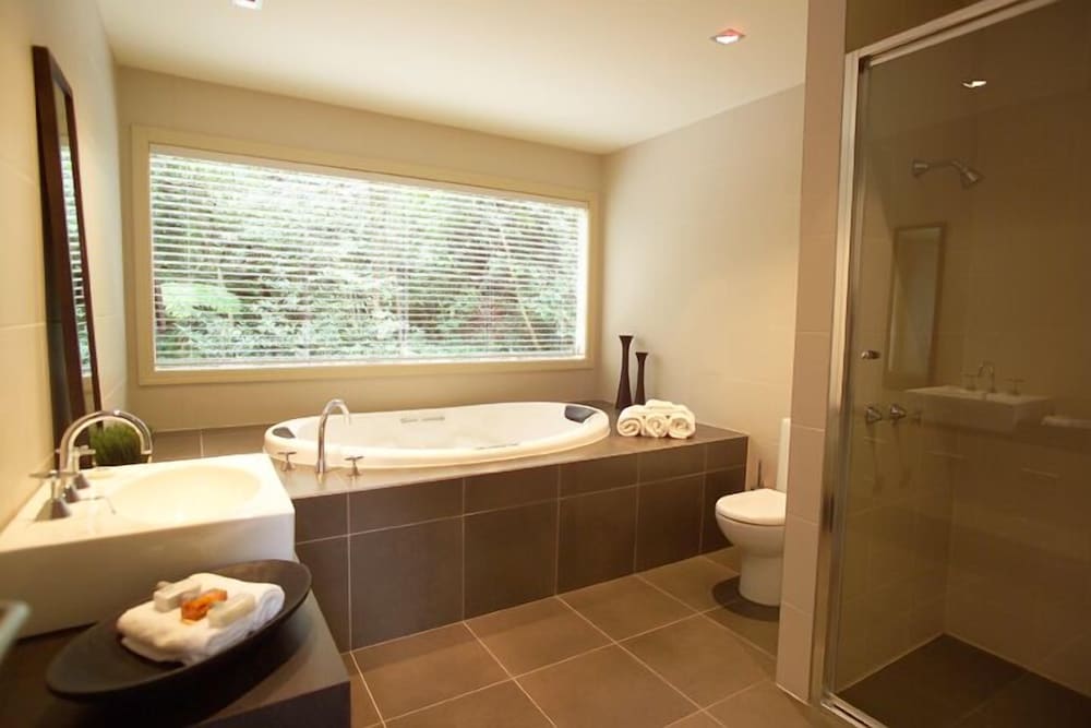 Treetops Tri-Level Cottage 1 photo 2