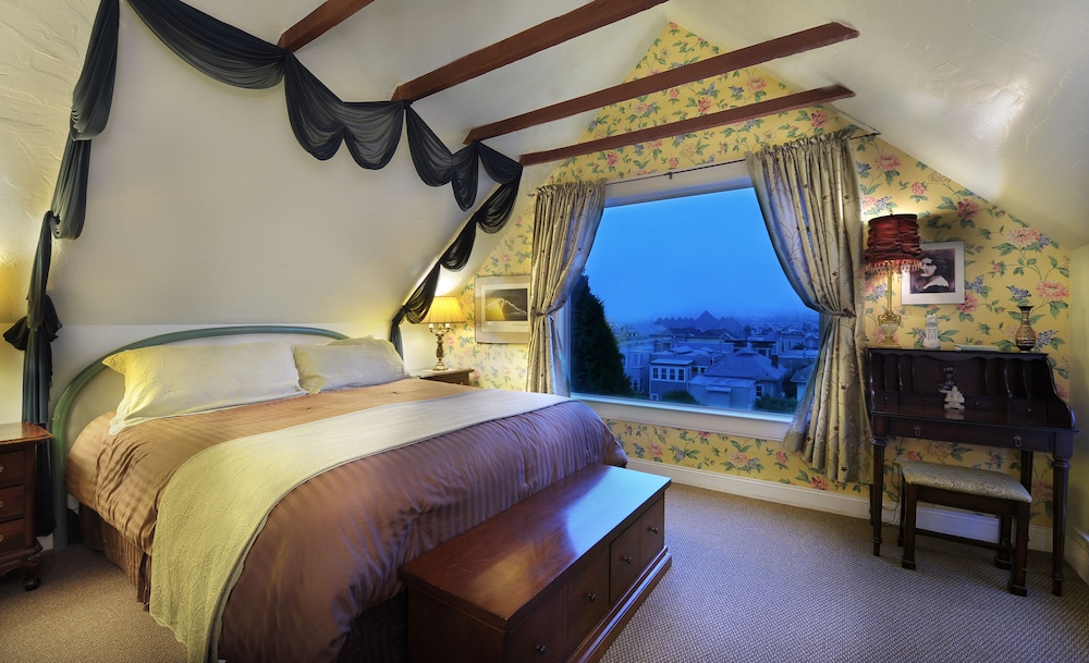 Superior Room, 1 King Bed, Fireplace, City View (The View Room)