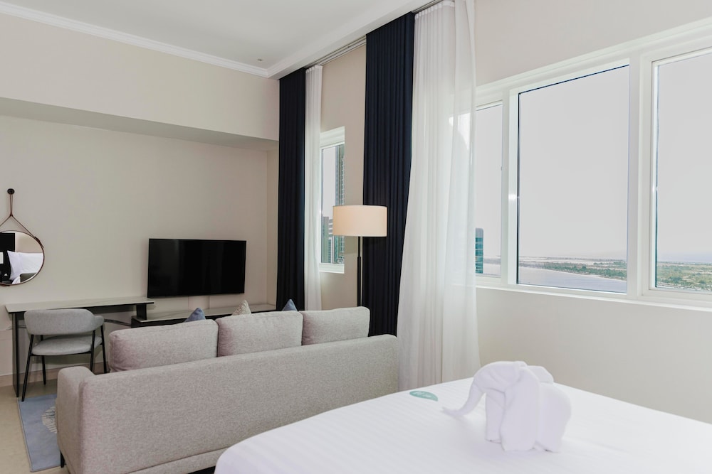 Deluxe Studio, 1 King Bed, Sea View