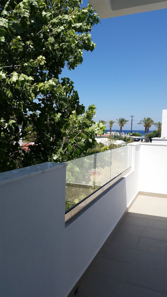 Deluxe Apartment, Beach View photo 3