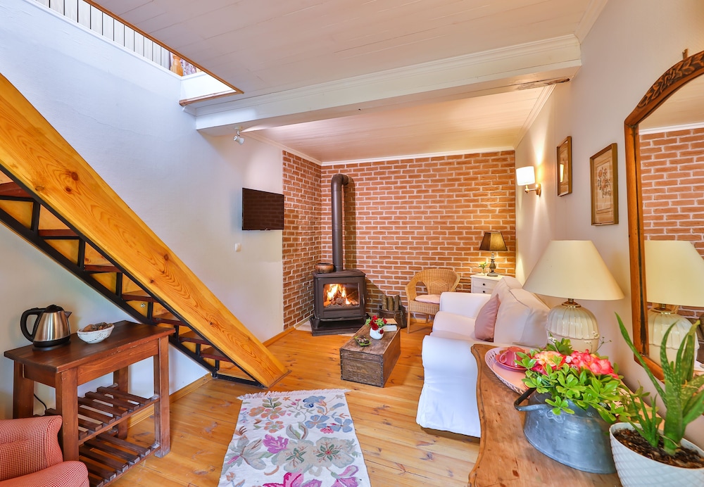 Robin's Nest Suite