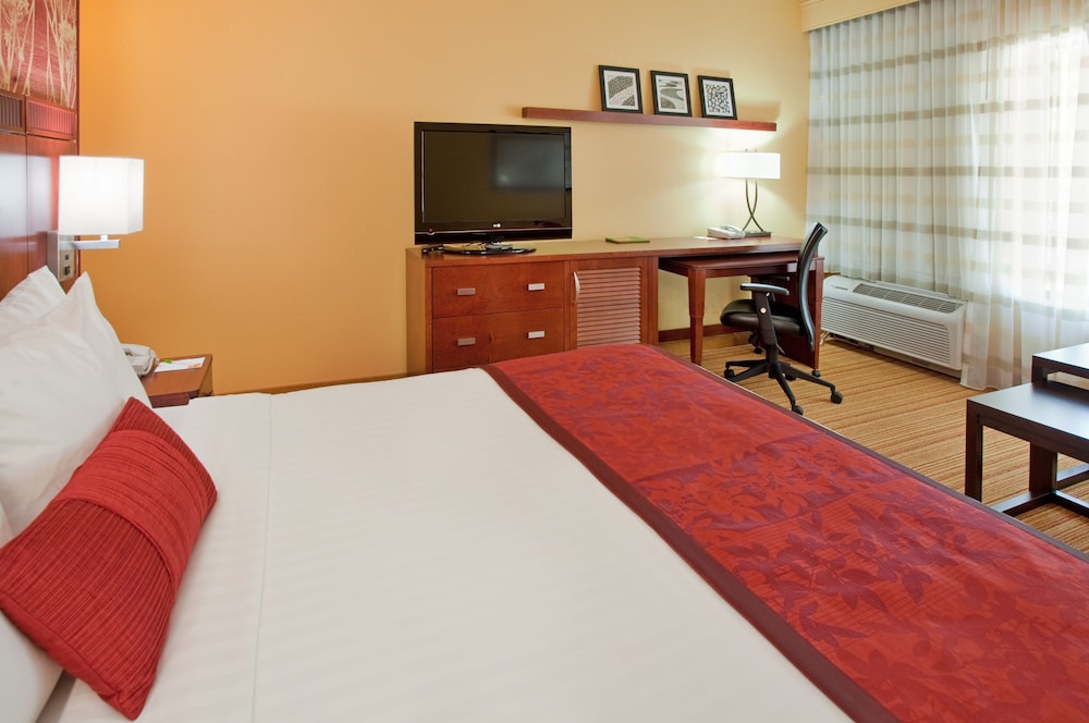 Executive Suite, 1 Bedroom, Patio - Photo 4