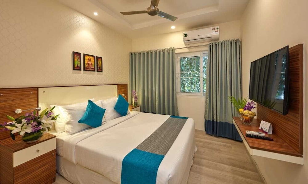 Deluxe Room (King Bed) - Photo 1