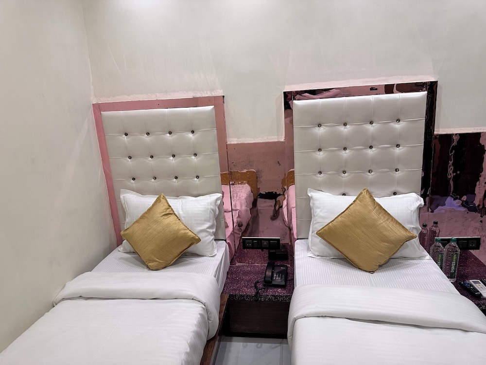 Deluxe Double or Twin Room - Photo 7