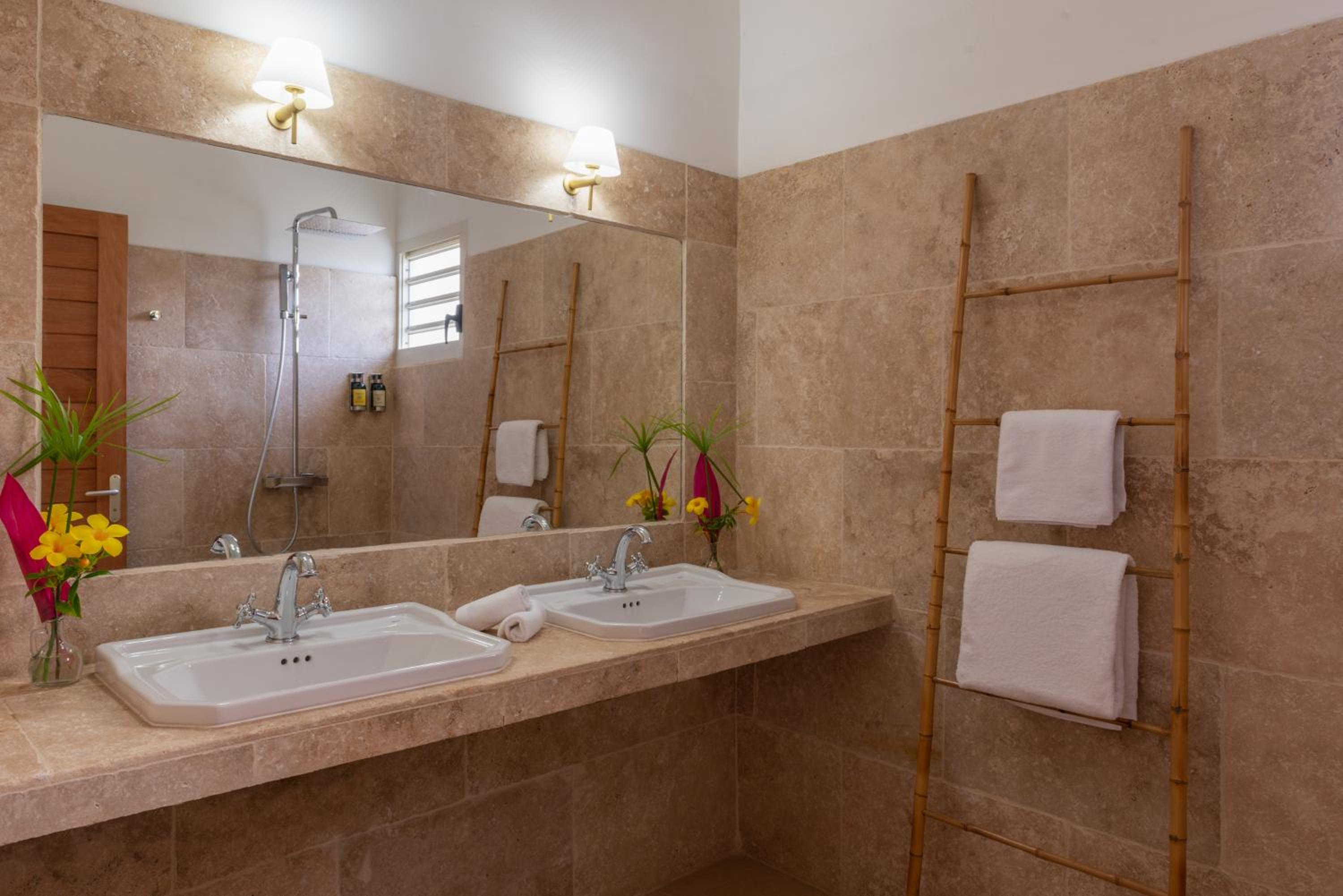 Two-Bedroom Bungalow - Photo 4