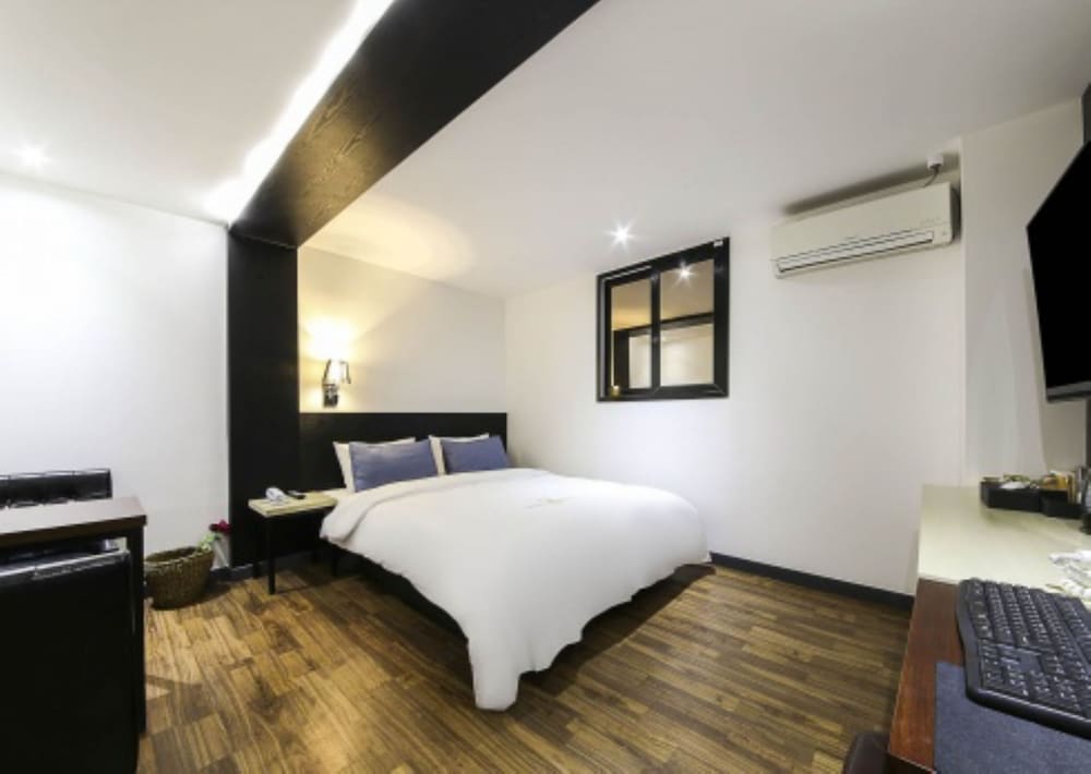 Deluxe Room (Business) - Photo 9
