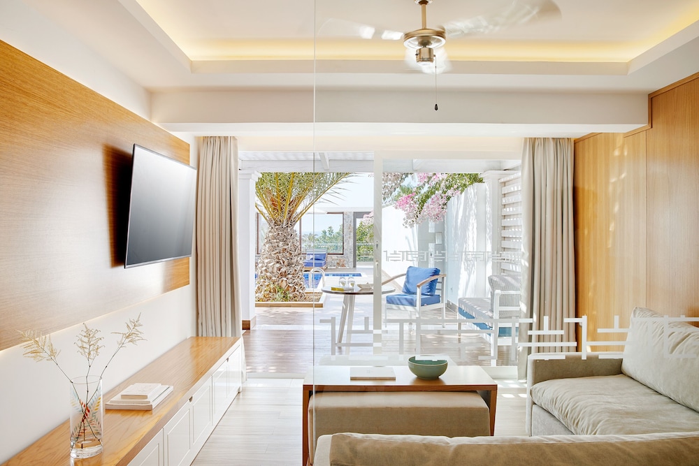 Four Bedroom Royal Villa with Private Pool and Hot Tub - Photo 4