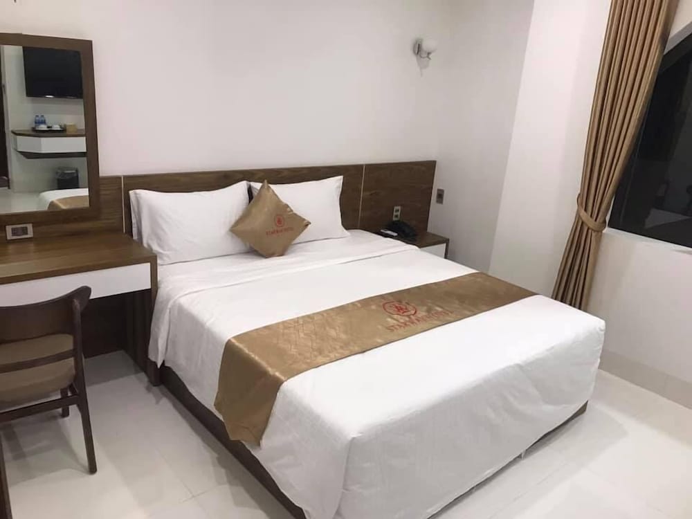 Standard Room, 1 King Bed