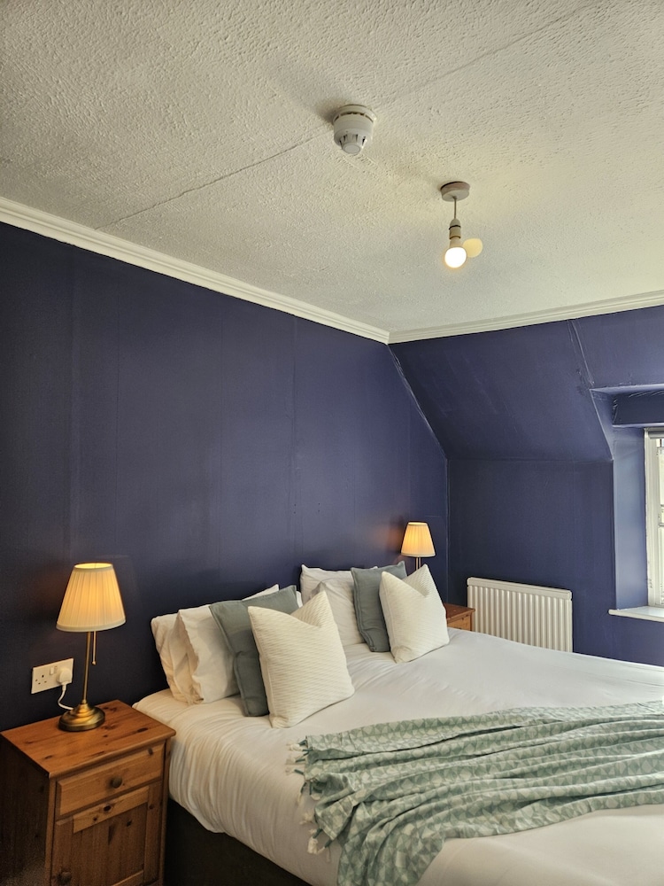 Economy Double Room, Ensuite photo 3