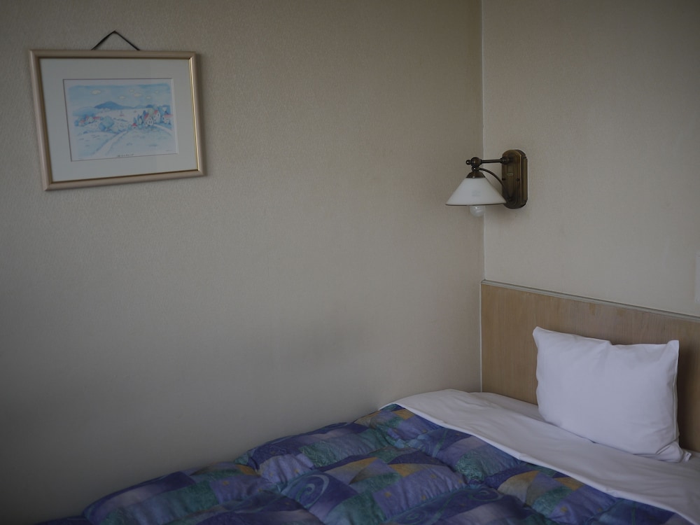 Semi Double Room, Non Smoking (Free parking) photo 3