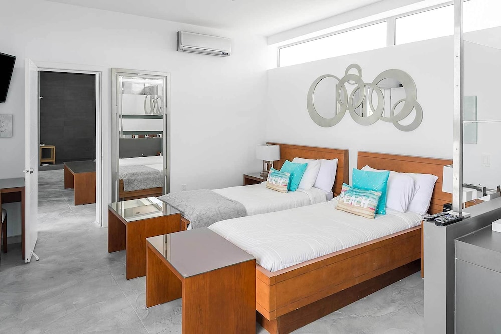 Luxury Villa, 2 Bedrooms photo 2