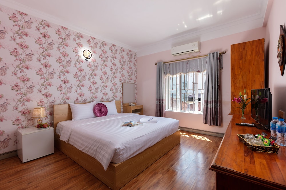 Deluxe King Room, City View (Free one way airport transfer)