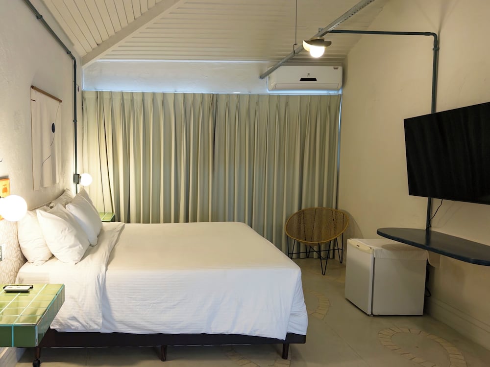 Suite - Photo 1