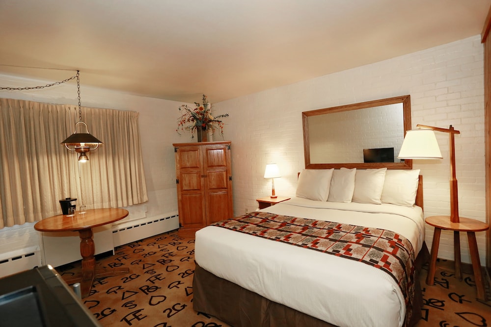 Standard Room, 1 King Bed photo 3