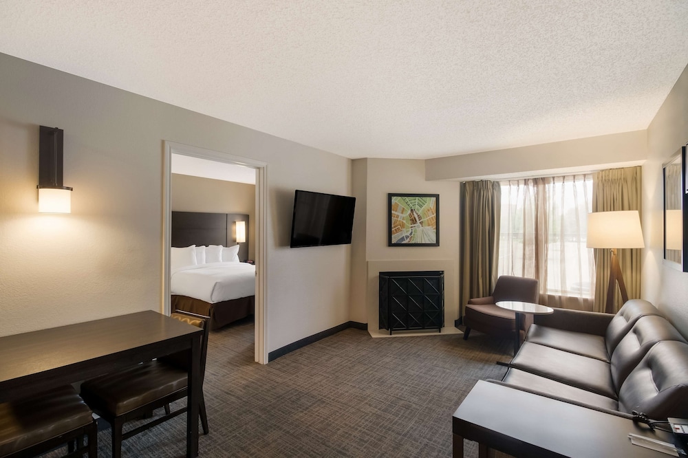 Superior Suite, 1 Queen Bed with Sofa bed (One Bedroom) - Photo 2