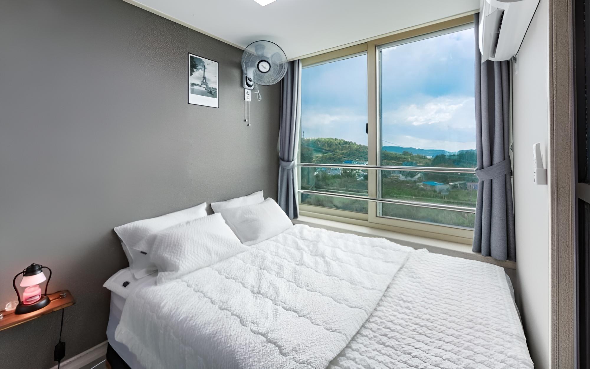 Room (Etoile 203 (Ocean view night view))