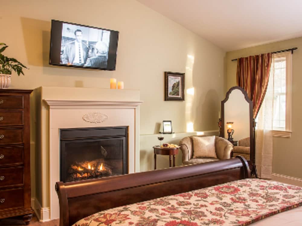 Freedom Road, Luxury Room, Jetted Tub