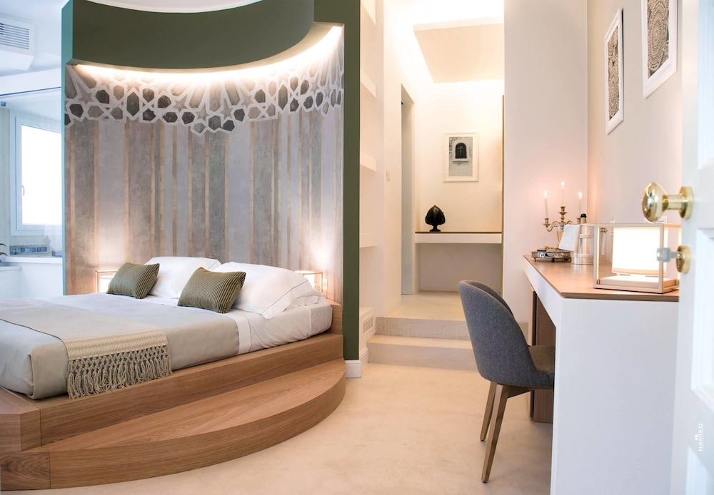 Deluxe Suite, Jetted Tub photo 2