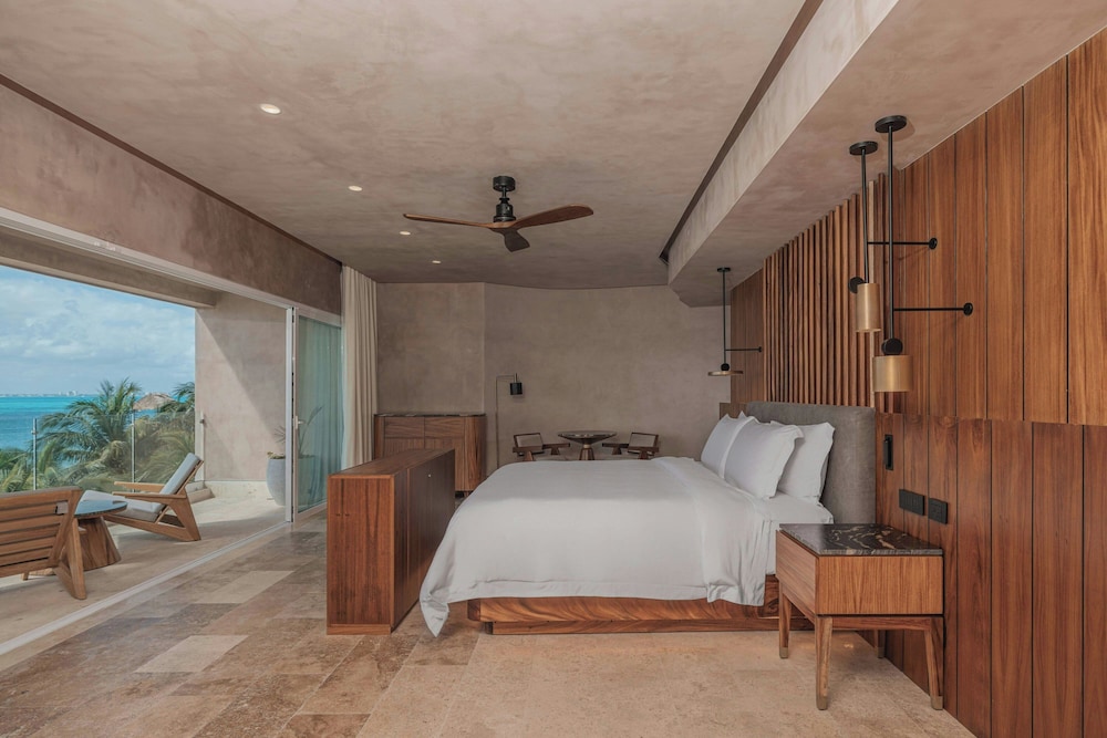 Deluxe Room, 1 King Bed, Balcony (Guest Room)