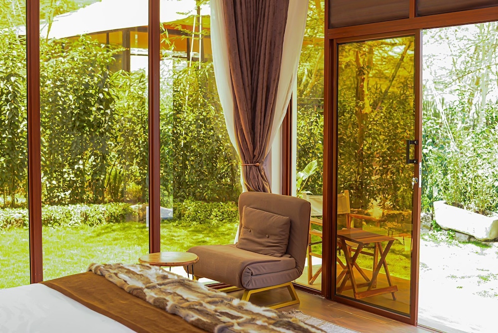 Deluxe Double Room, Balcony, Garden View