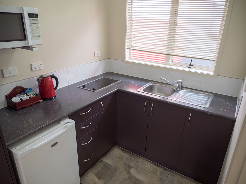 Superior Studio, 1 Queen Bed, Non Smoking, Kitchenette - Photo 3