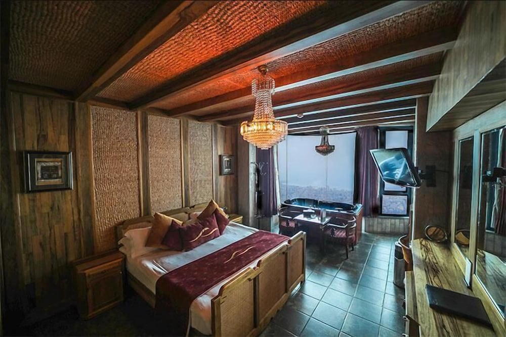 Deluxe Junior Room - Photo 1