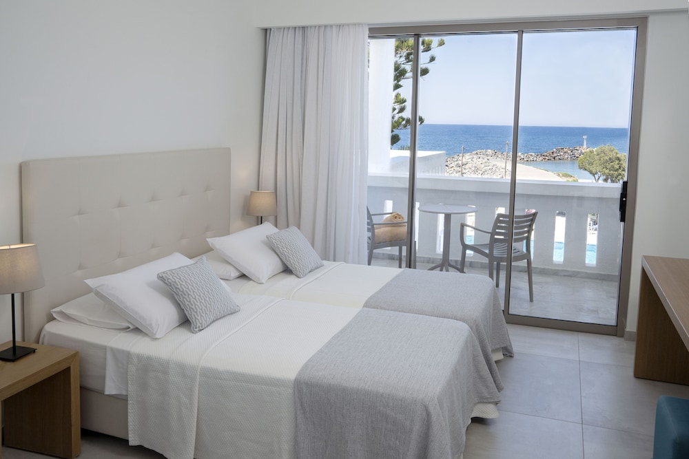 Superior Triple Room, Sea Facing