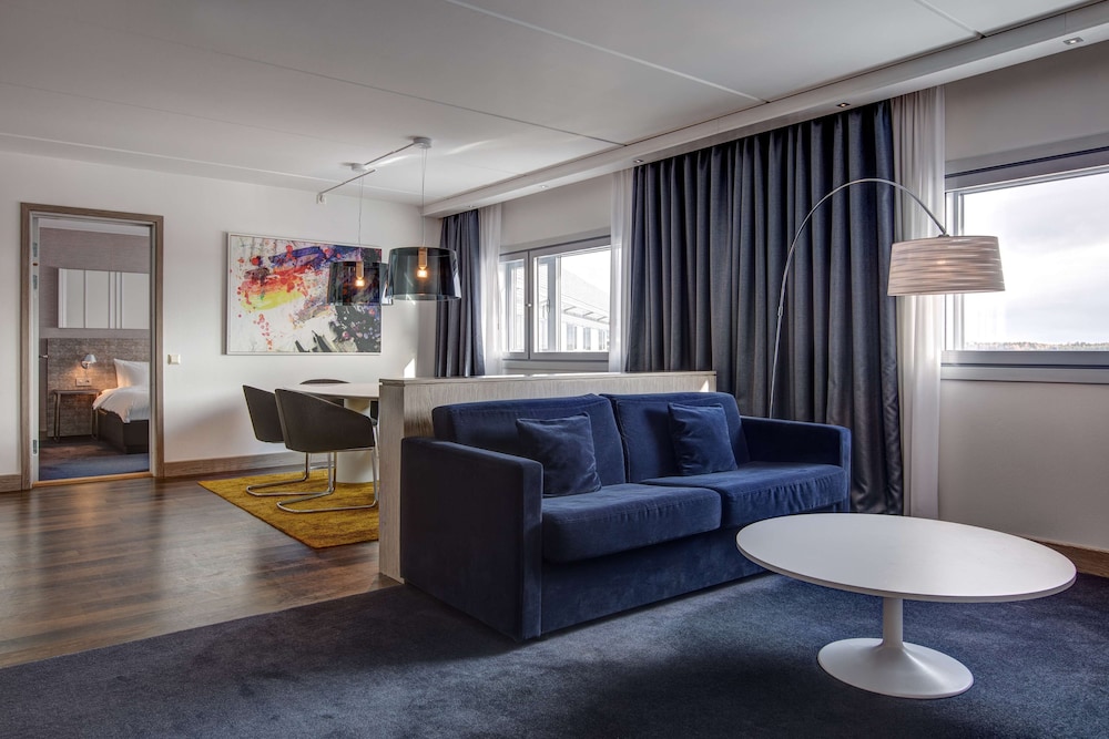 Suite, 1 Bedroom - Photo 1