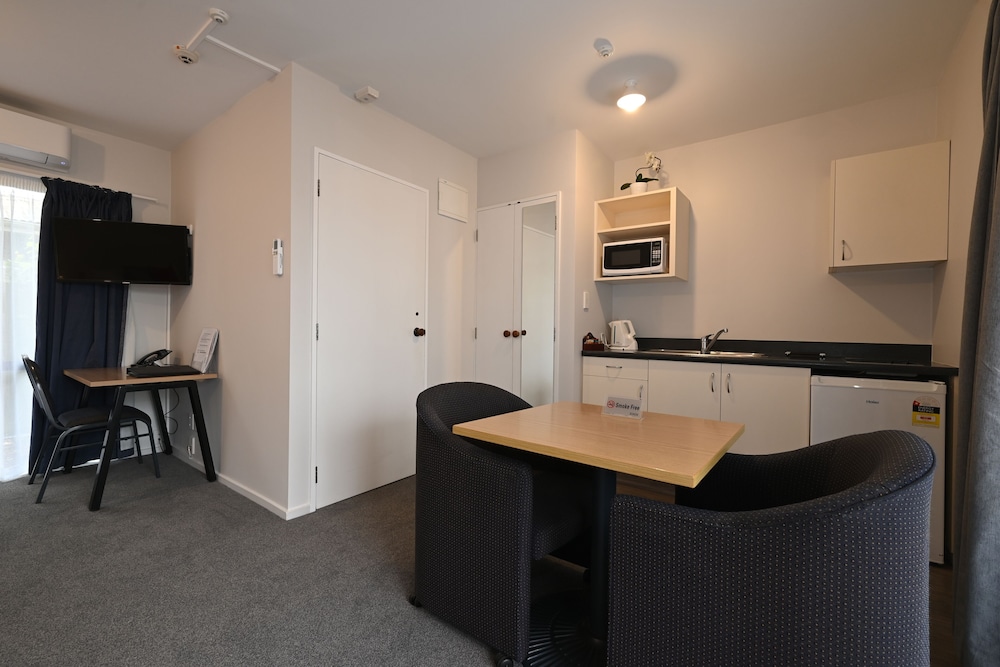 Grand Studio, Non Smoking, Kitchenette (Big studio/Access unit) thumbnail 5