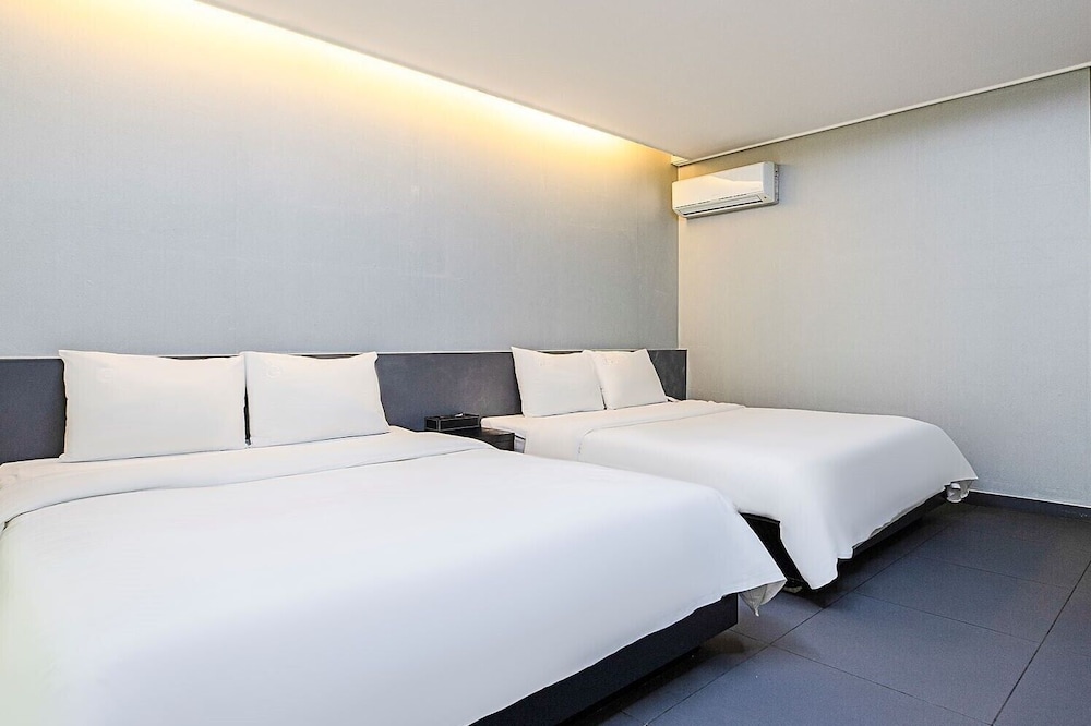 Deluxe Double or Twin Room photo 3
