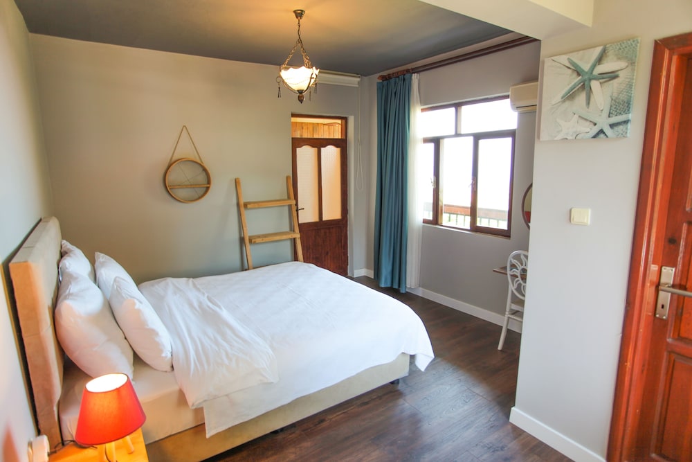 Standard Double Room, 1 Queen Bed, Sea View, Annex Building