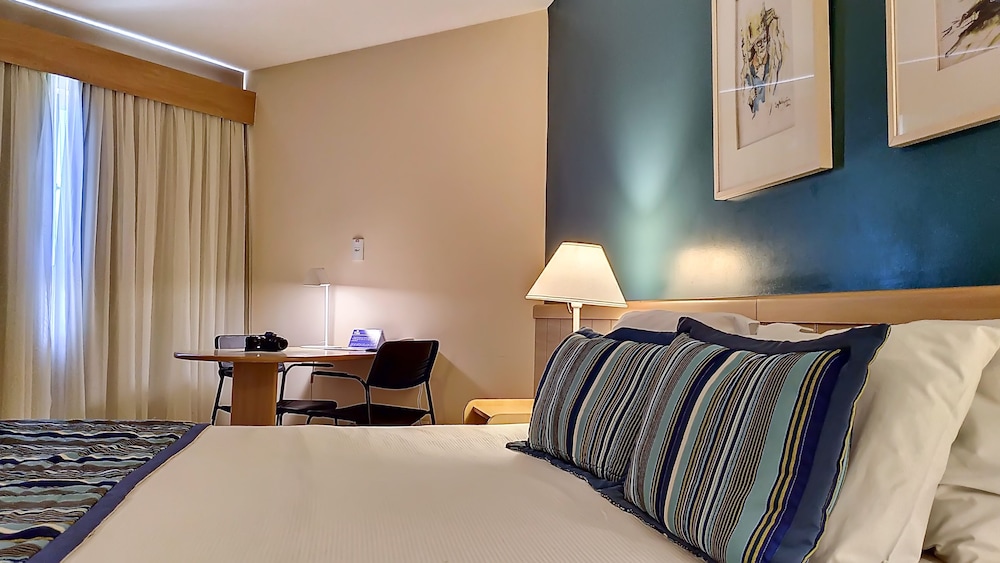 Available room thumbnail 6