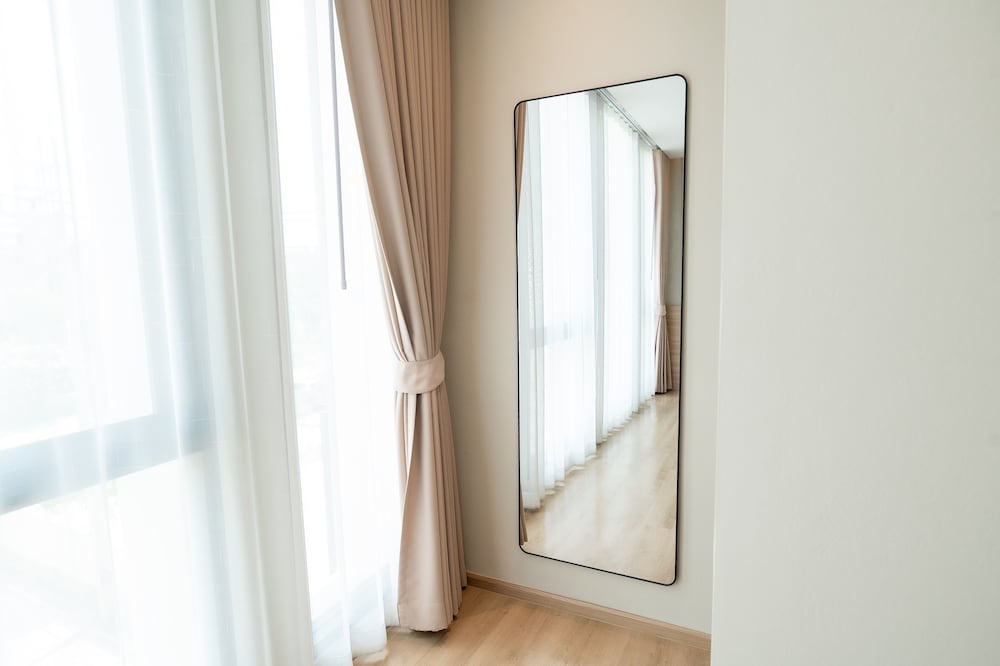 Deluxe King Bed Room - Photo 4