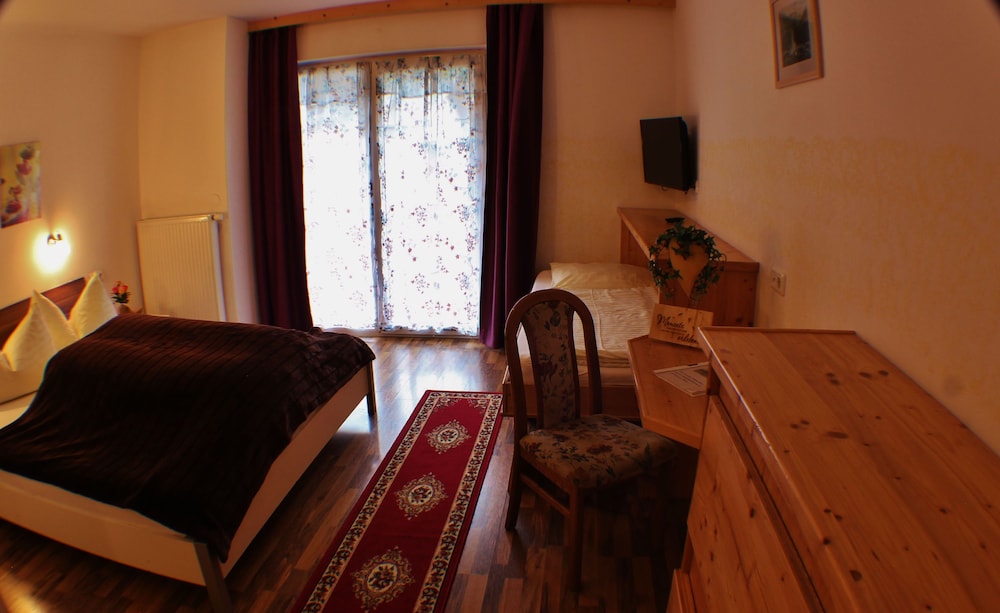 Business Quadruple Room, Accessible photo 2