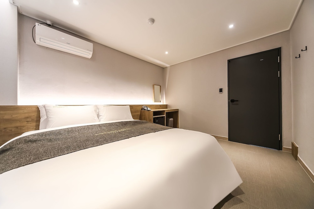 Standard Room - Photo 8