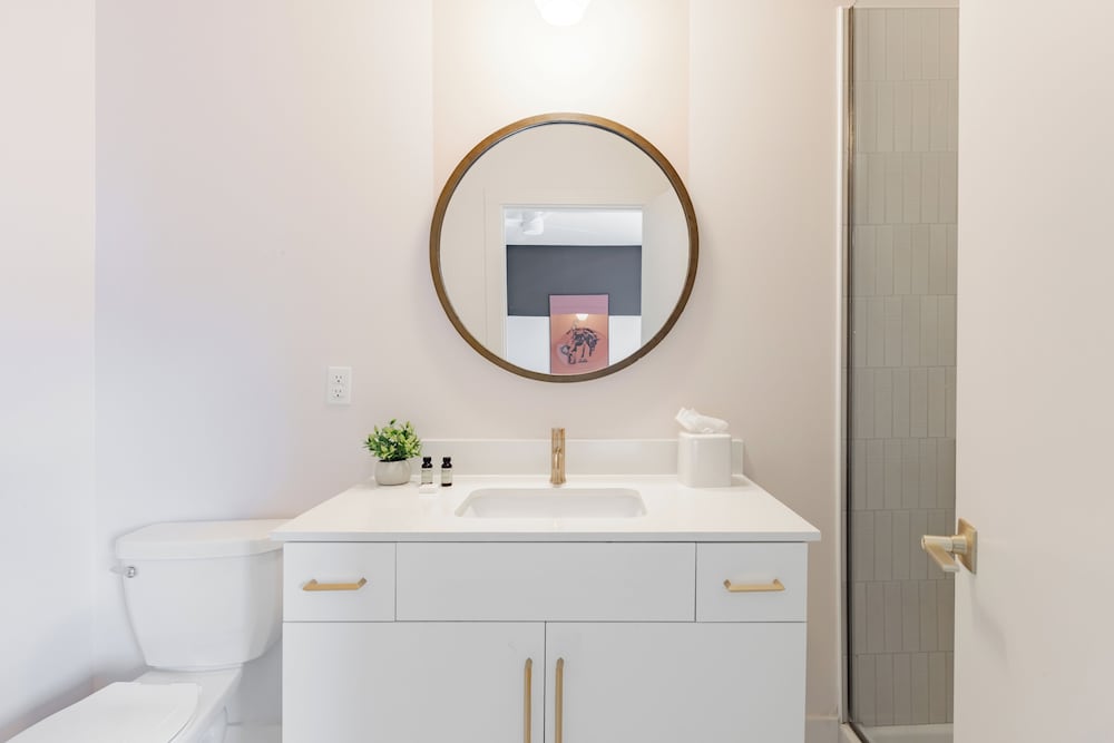 Exclusive Apartment, Multiple Bedrooms, Kitchen