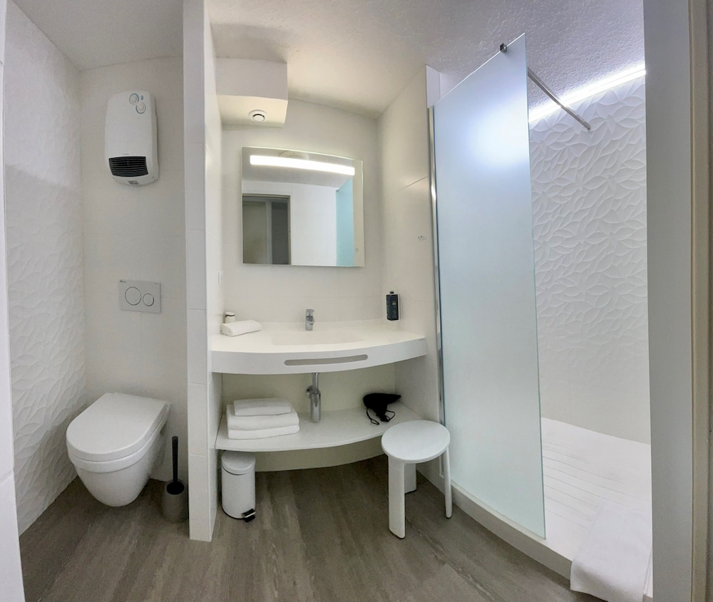 Family Room, City View (Duplex) - Photo 6