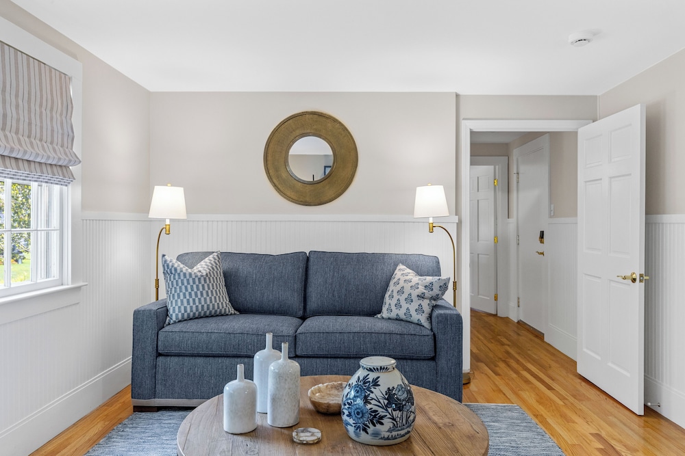 Headmaster's Cottage Suite photo 2