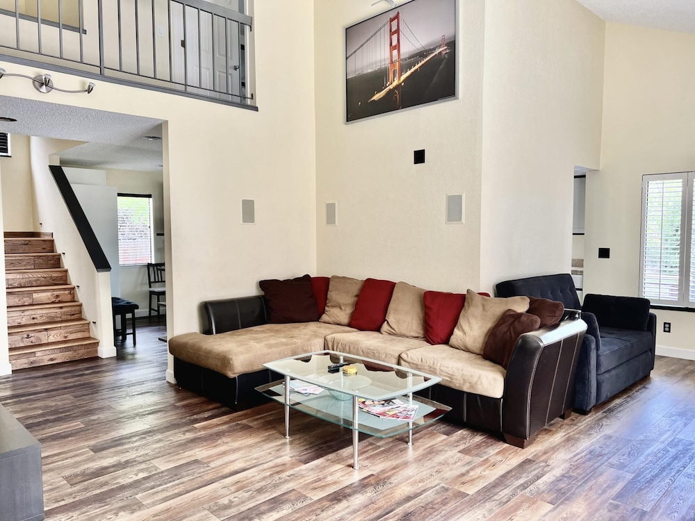 DT Reno - 4BR Home w Patio BBQ Grill Games Room, Photo 29