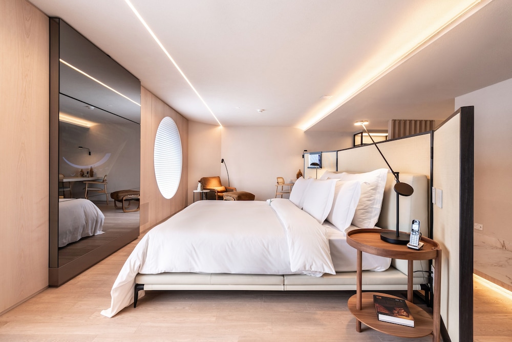 Suite (Mayfair)