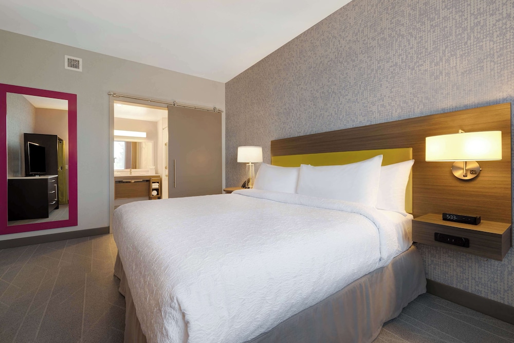 Suite, 1 Bedroom, Accessible, Mountain View (Roll In Shower) - Photo 2
