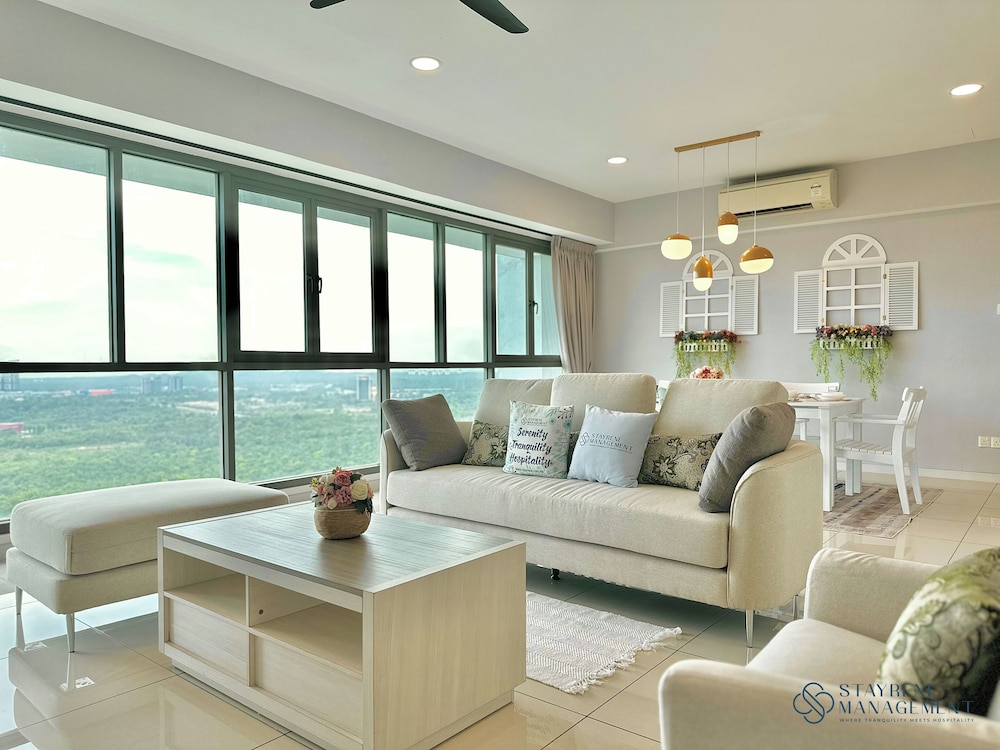Family Apartment, 4 Bedrooms, Bathtub photo 1