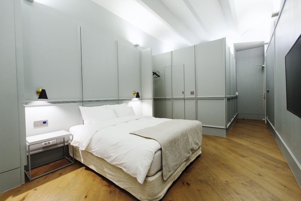 Deluxe Double Room - Photo 12