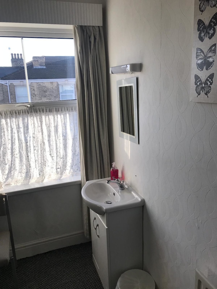Basic Double Room, Shared Bathroom photo 2
