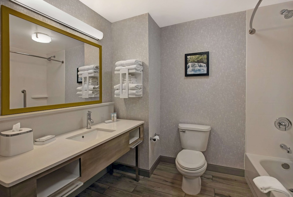 Room, 2 Queen Beds, Refrigerator - Photo 5