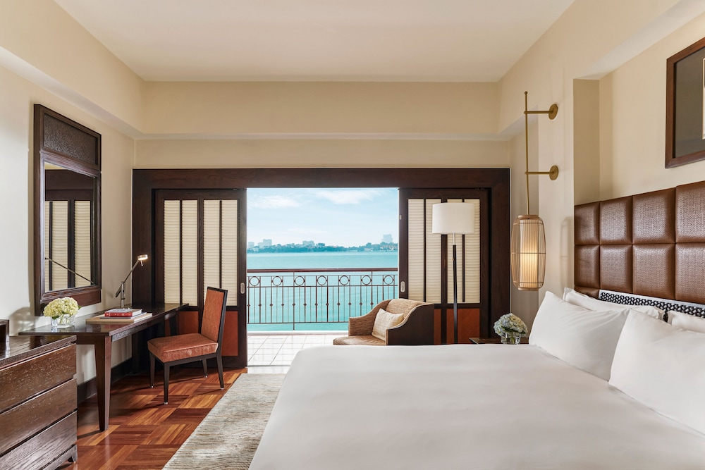 Classic Room, 1 King Bed, Lake View