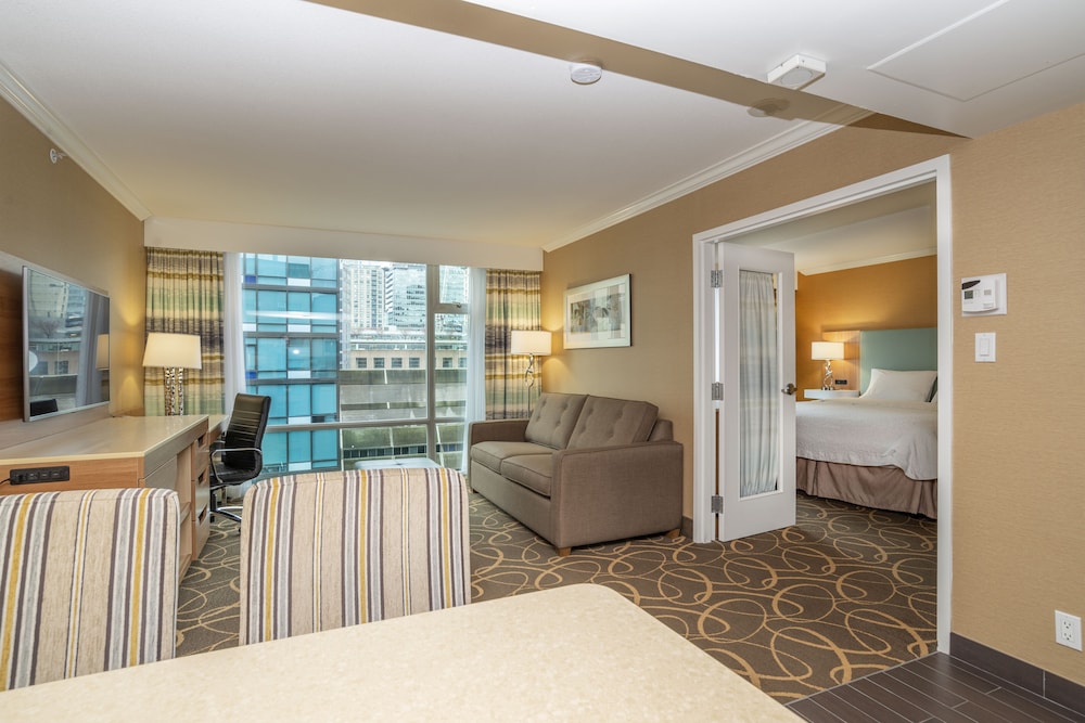 One Bedroom King Suite thumbnail 6
