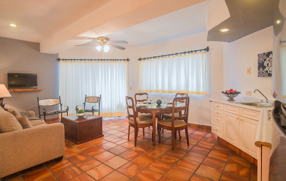 Signature Condo, 2 Bedrooms, Balcony, Garden View