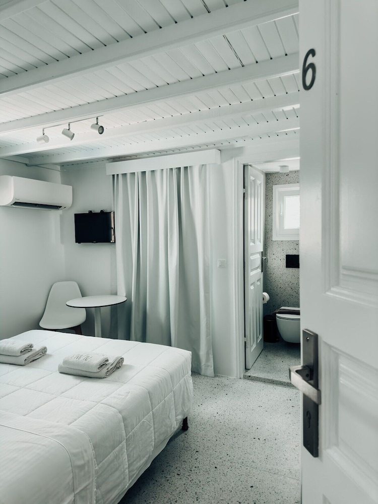 Cozy Balcony Room